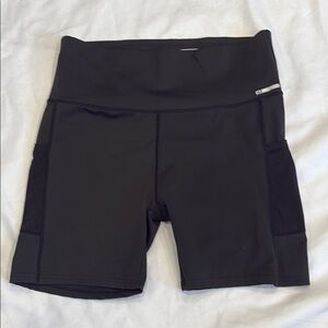 Sleek high rise side pockets Black Bike Shorts for Women